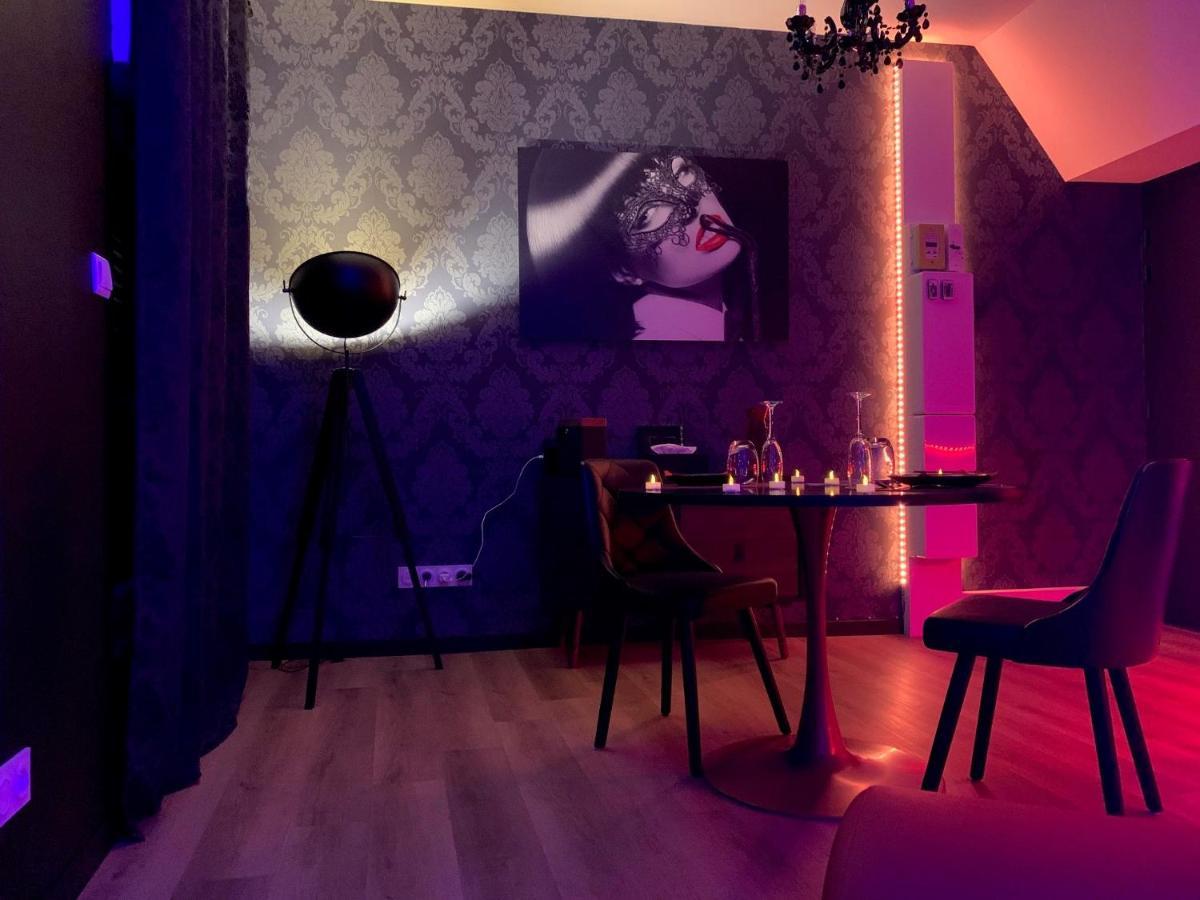 Love Room Avec Jacuzzi Prive Bonnetable エクステリア 写真